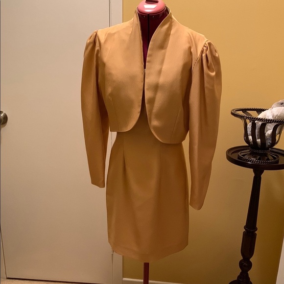 Elegant Tailor made Sleeveless Dress with Cropped Jacket - Picture 1 of 15